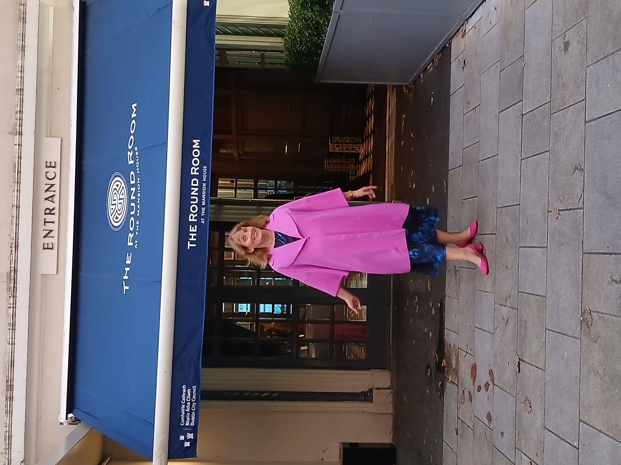 Accessing the Mansion House for the event